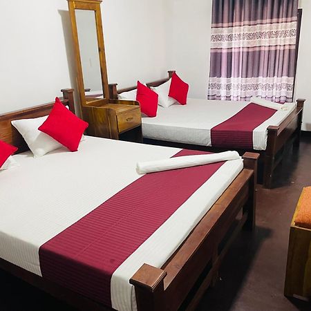 Lake Classical Guest House Kandy Bagian luar foto