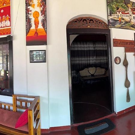 Lake Classical Guest House Kandy Bagian luar foto
