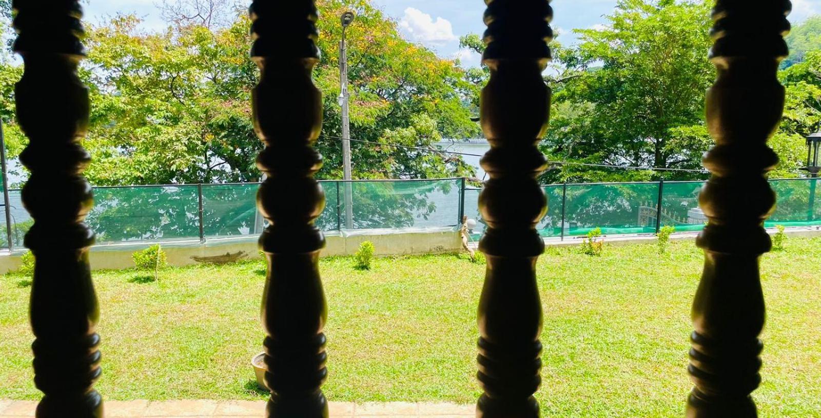 Lake Classical Guest House Kandy Bagian luar foto