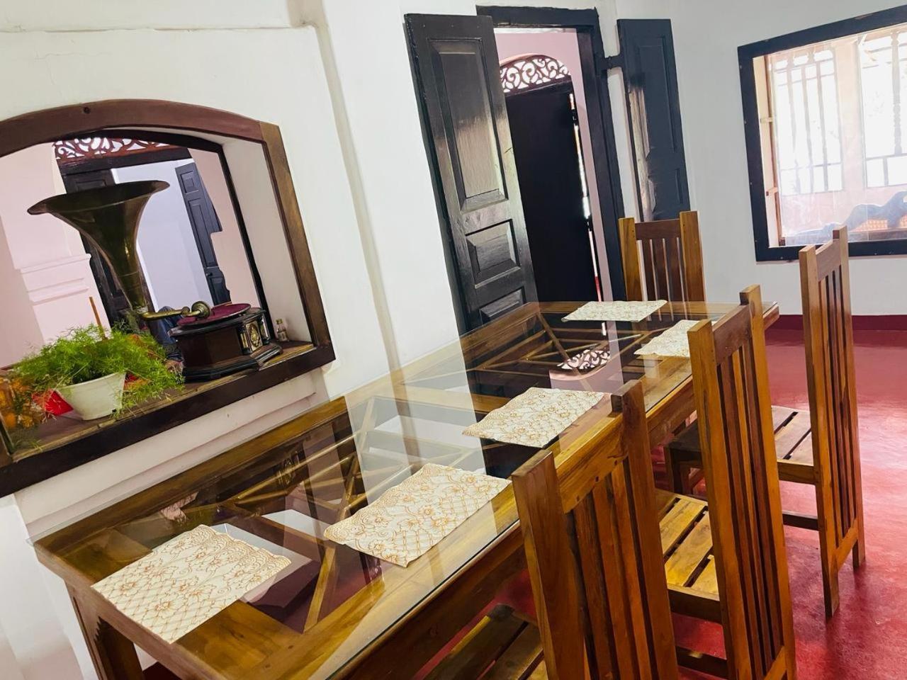 Lake Classical Guest House Kandy Bagian luar foto