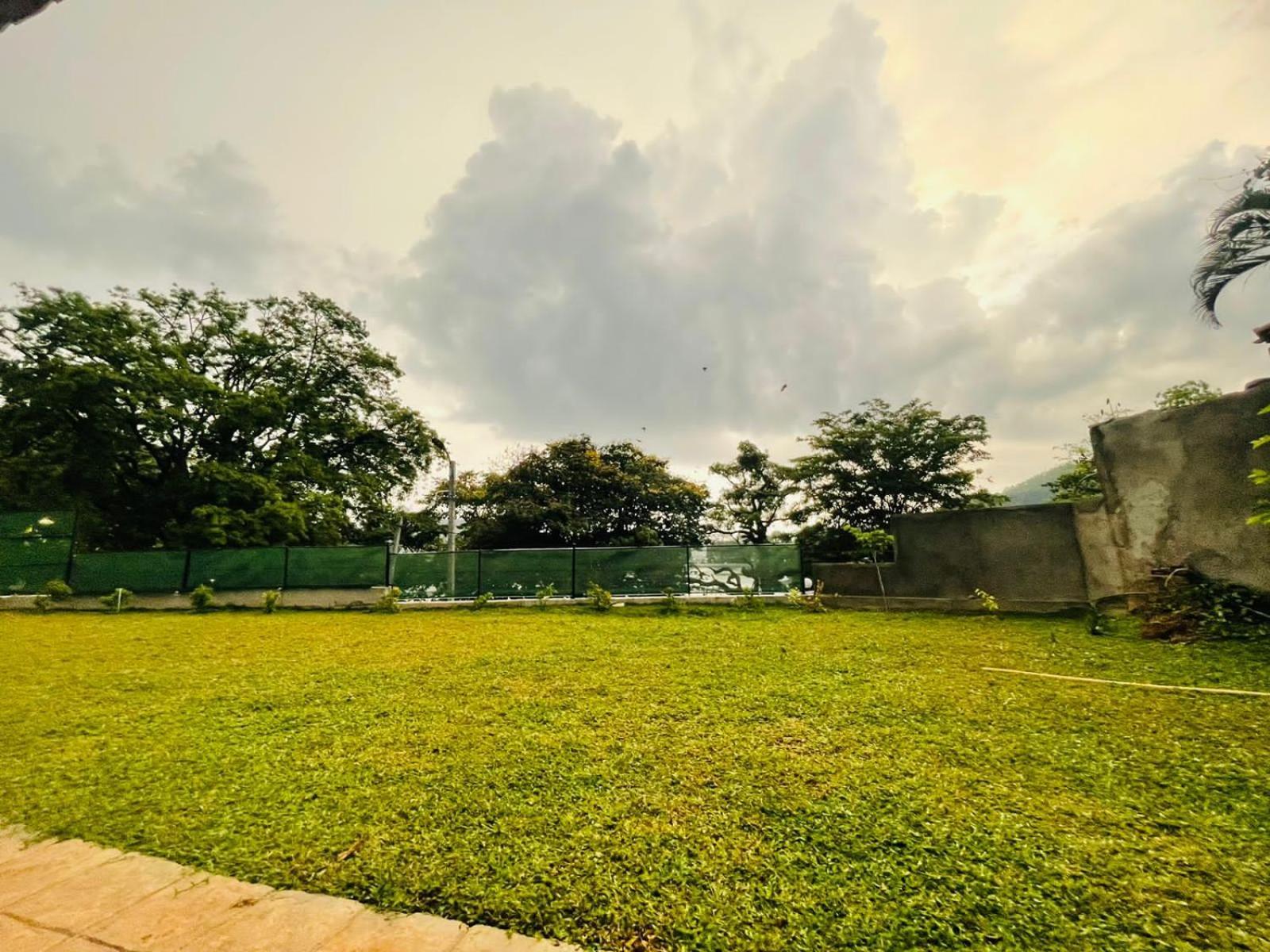 Lake Classical Guest House Kandy Bagian luar foto