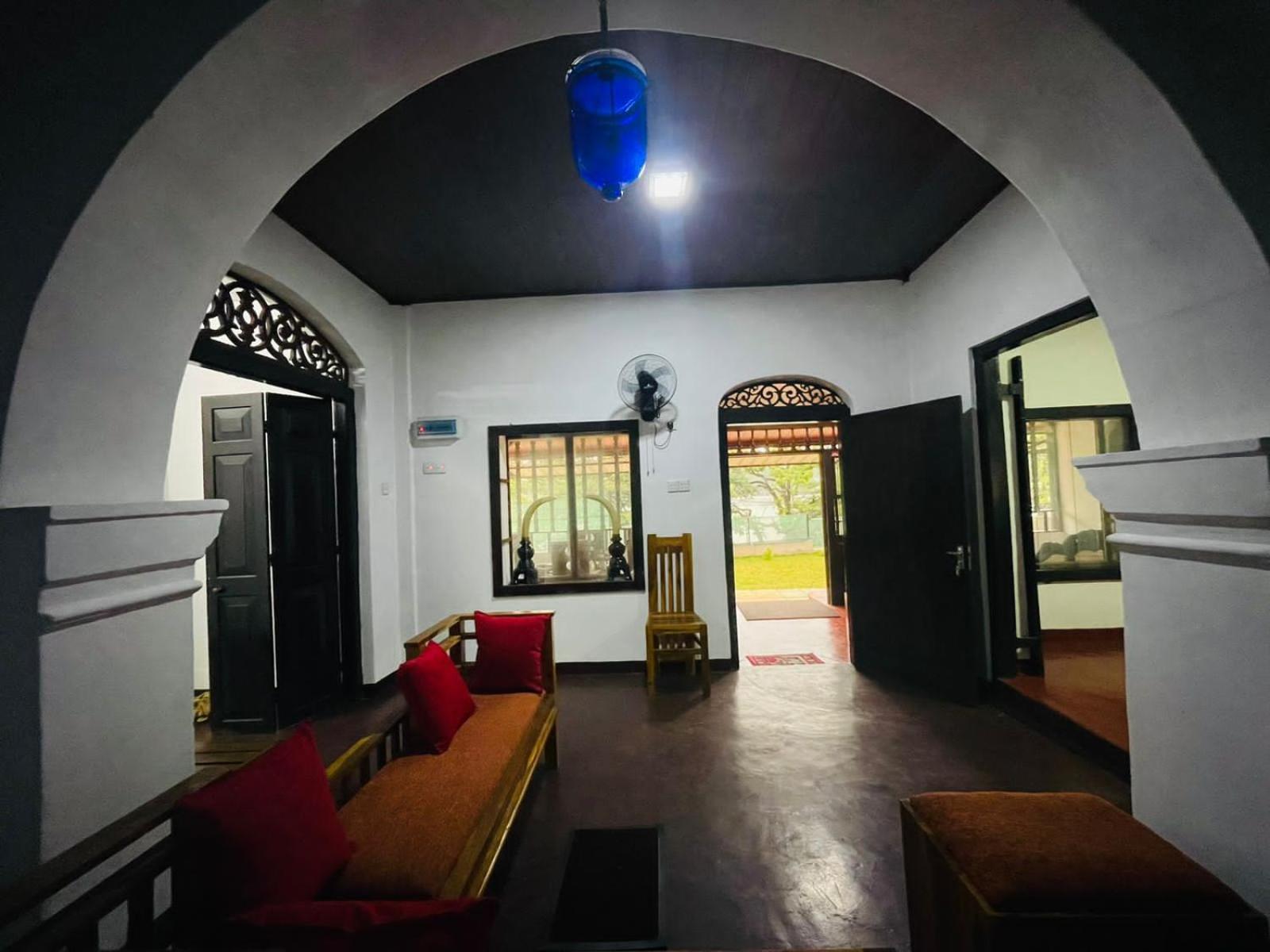 Lake Classical Guest House Kandy Bagian luar foto