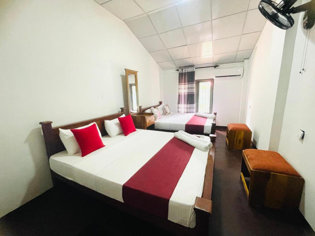 Lake Classical Guest House Kandy Bagian luar foto