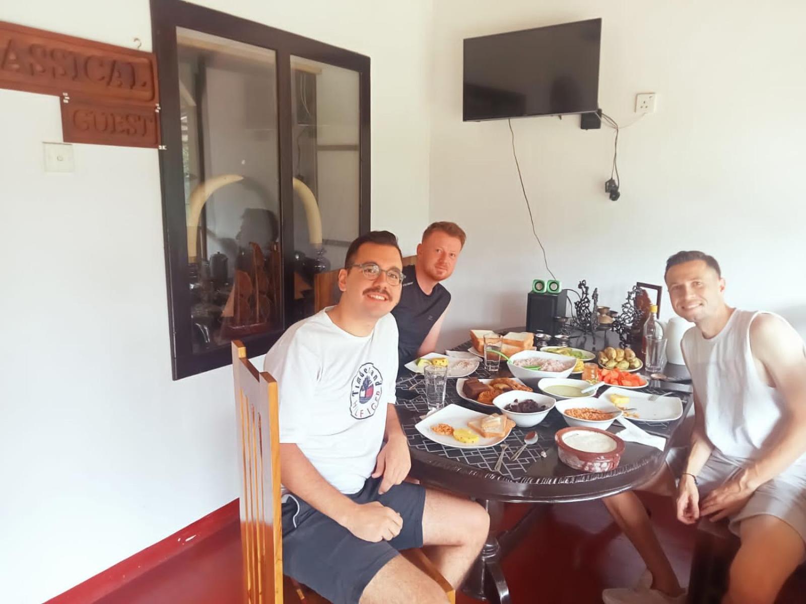 Lake Classical Guest House Kandy Bagian luar foto