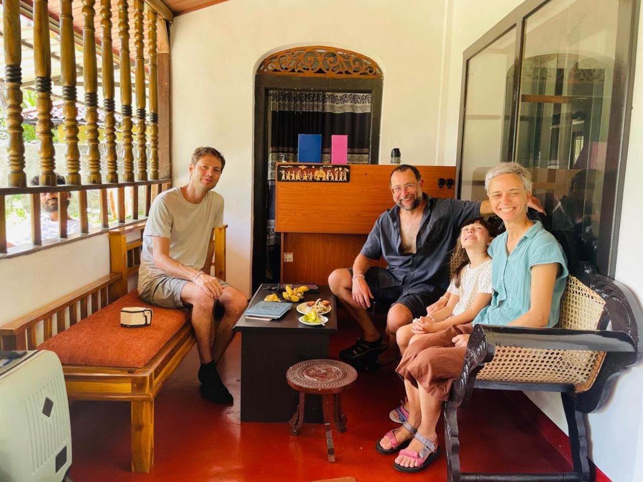 Lake Classical Guest House Kandy Bagian luar foto