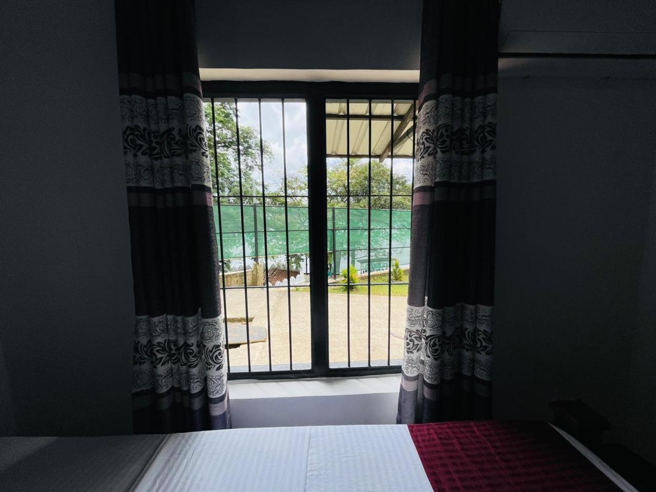 Lake Classical Guest House Kandy Bagian luar foto