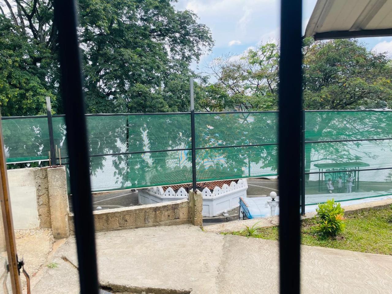 Lake Classical Guest House Kandy Bagian luar foto
