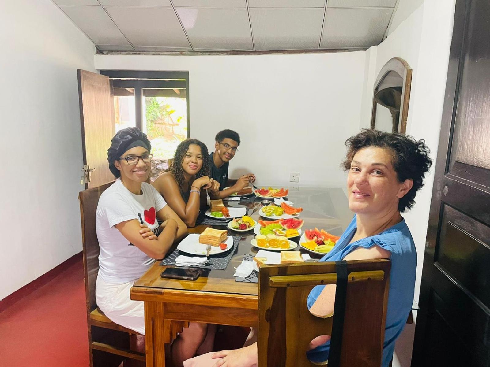 Lake Classical Guest House Kandy Bagian luar foto