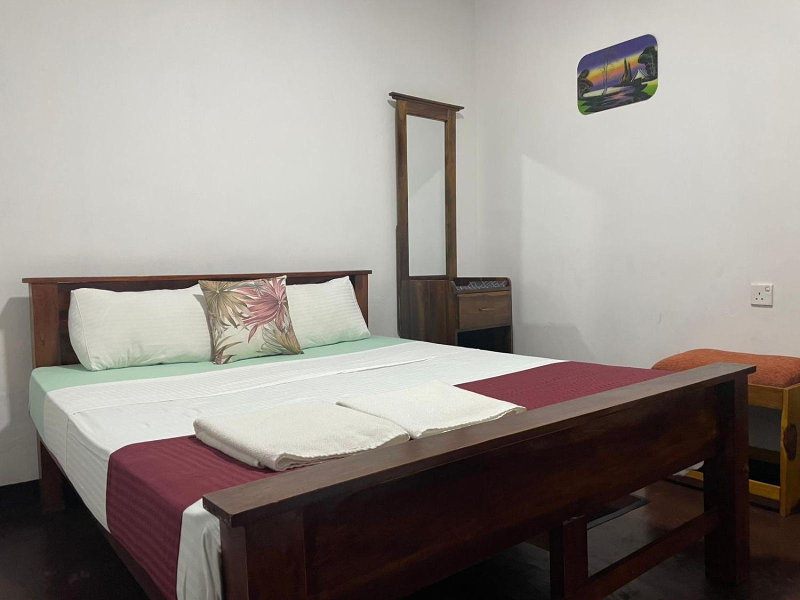 Lake Classical Guest House Kandy Bagian luar foto