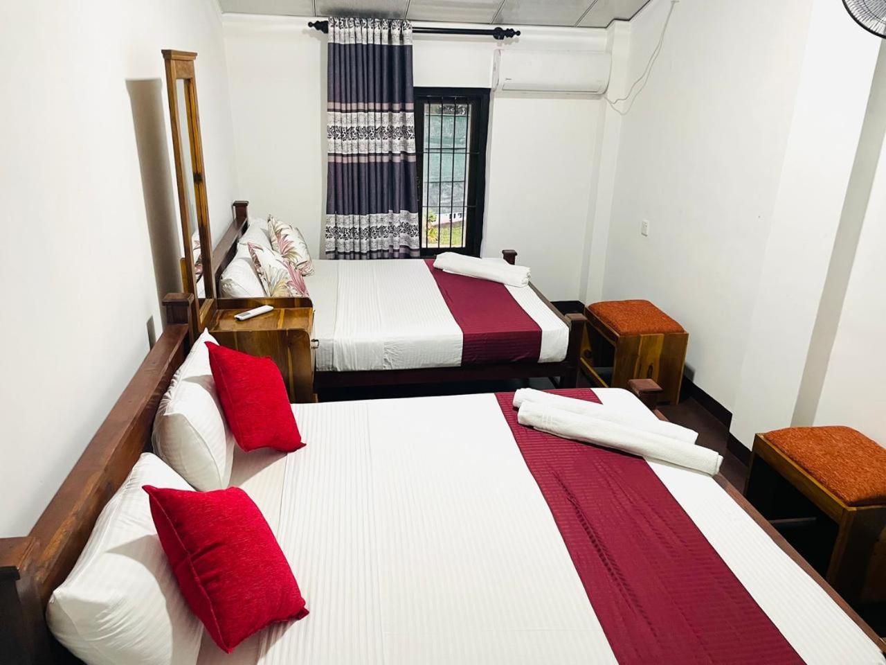 Lake Classical Guest House Kandy Bagian luar foto