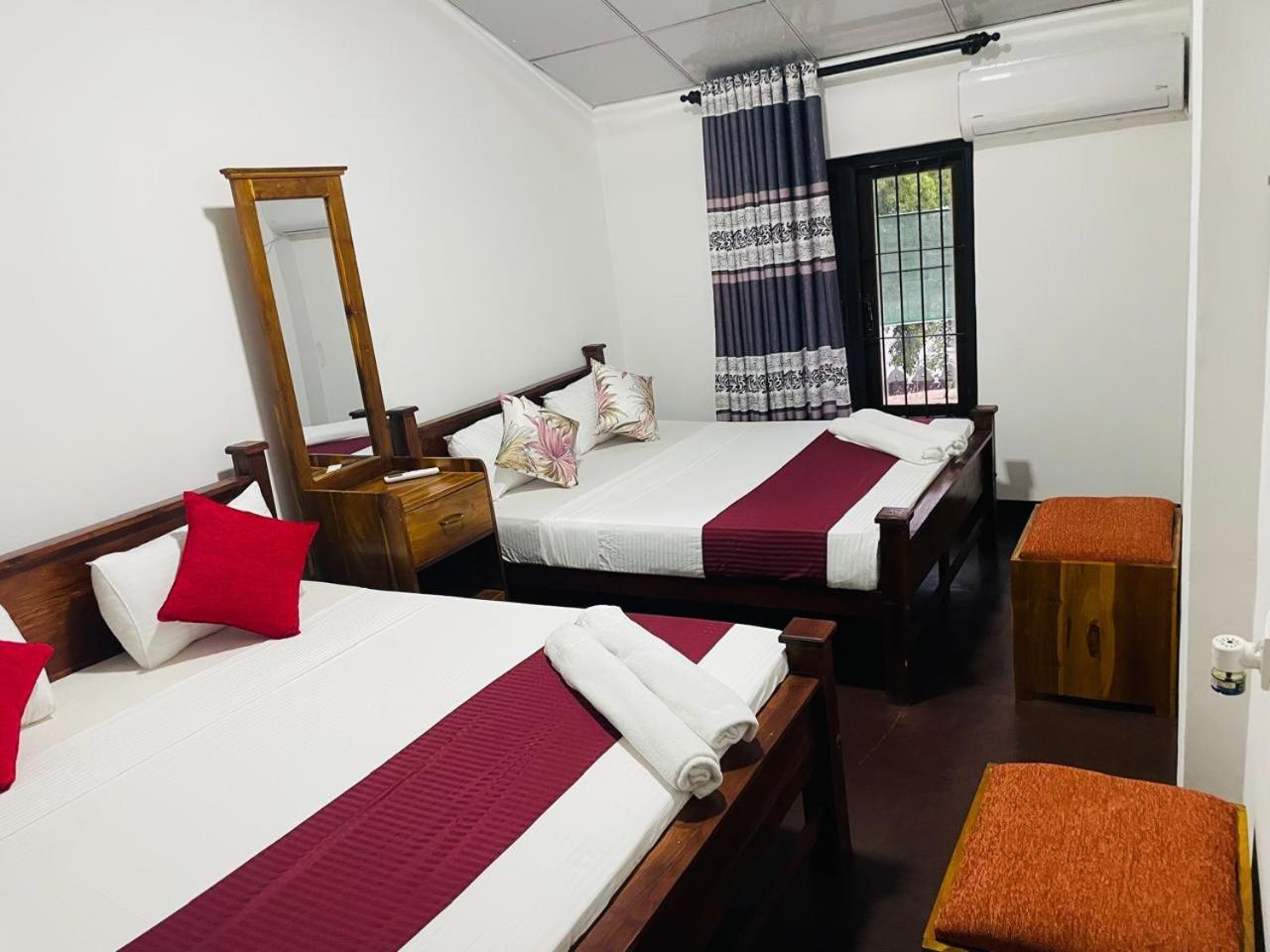 Lake Classical Guest House Kandy Bagian luar foto