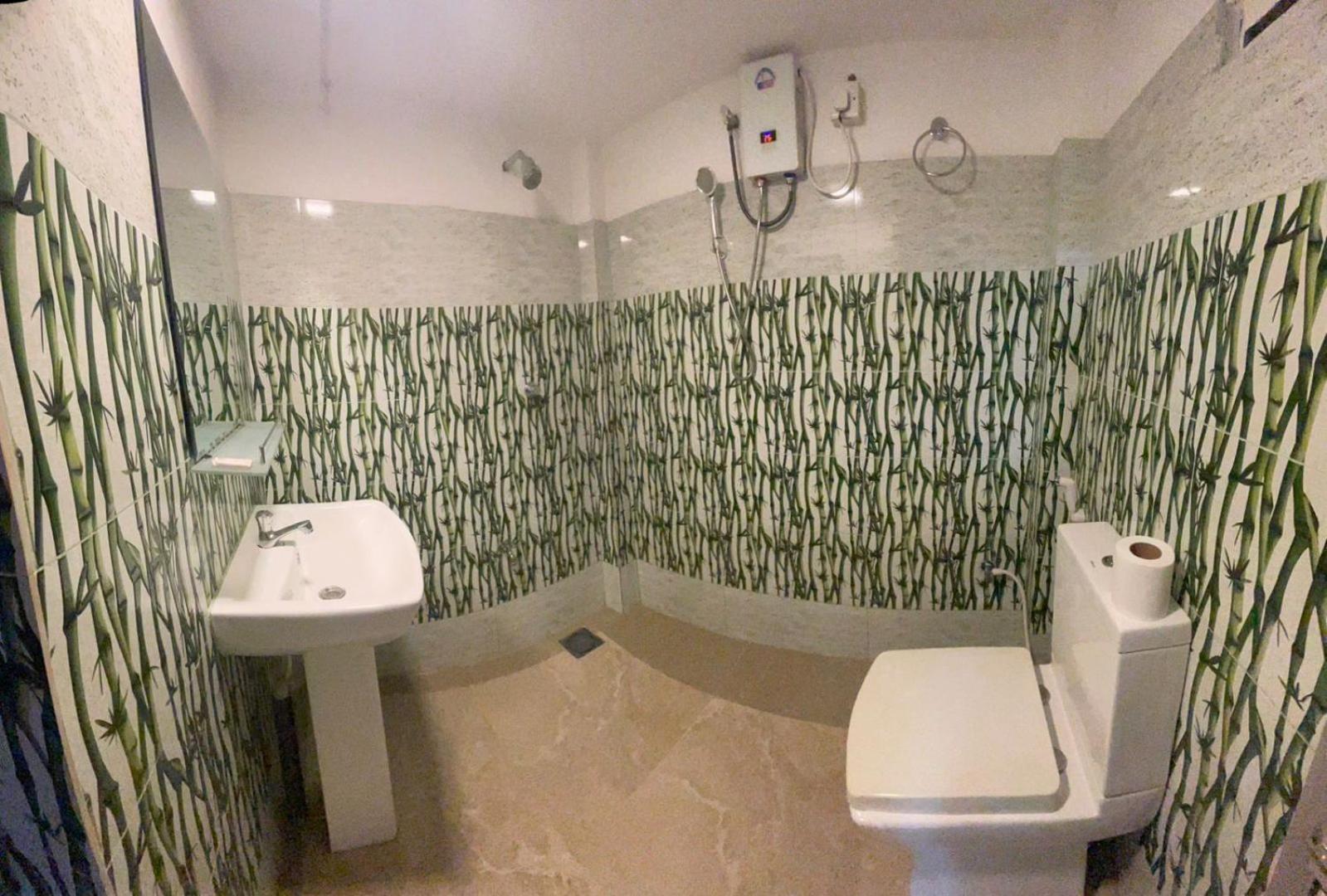 Lake Classical Guest House Kandy Bagian luar foto