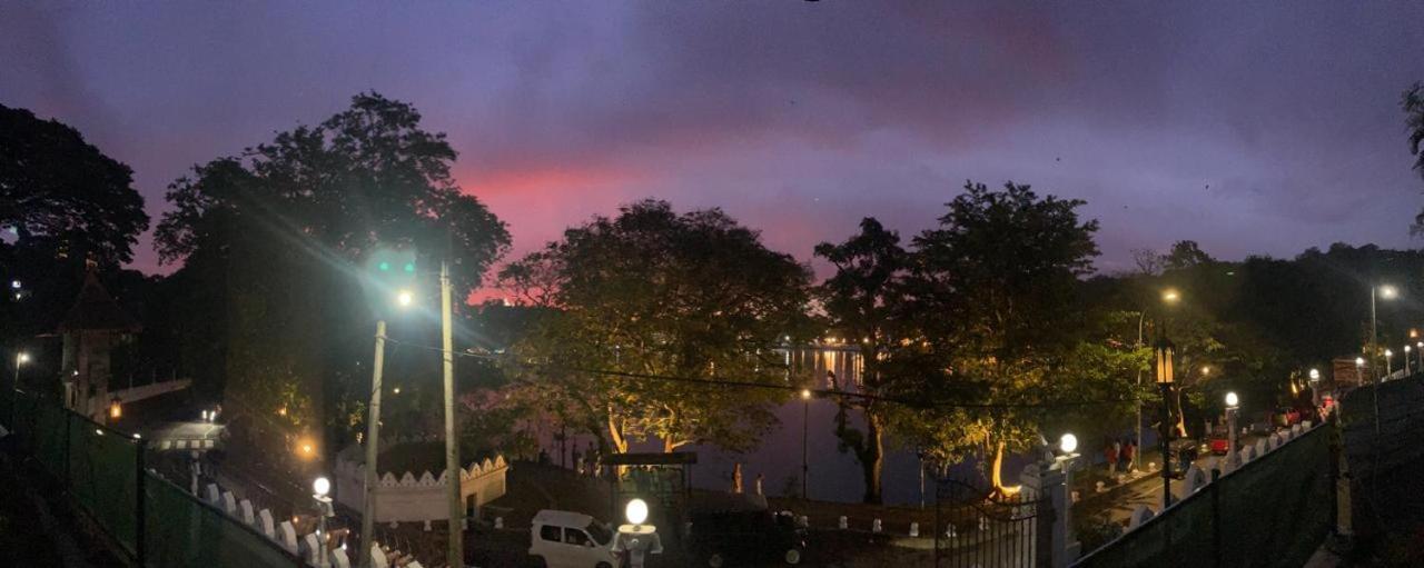 Lake Classical Guest House Kandy Bagian luar foto