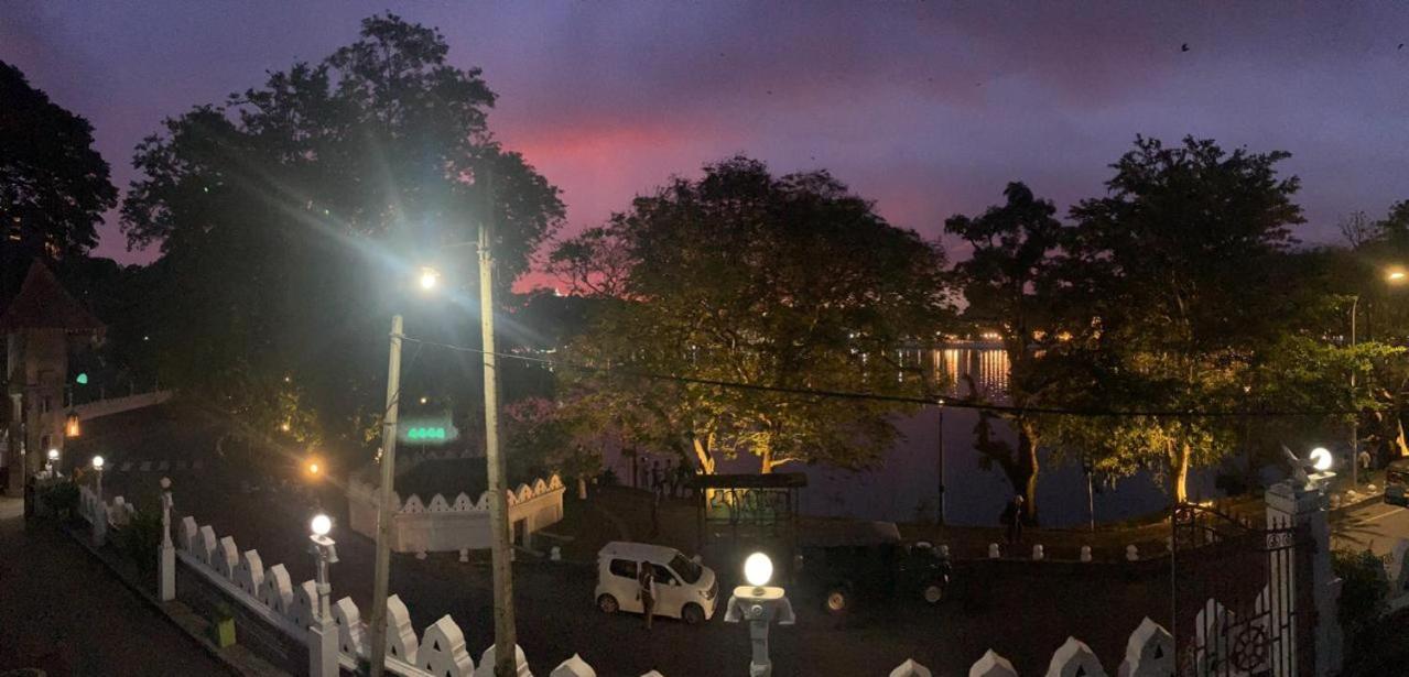 Lake Classical Guest House Kandy Bagian luar foto