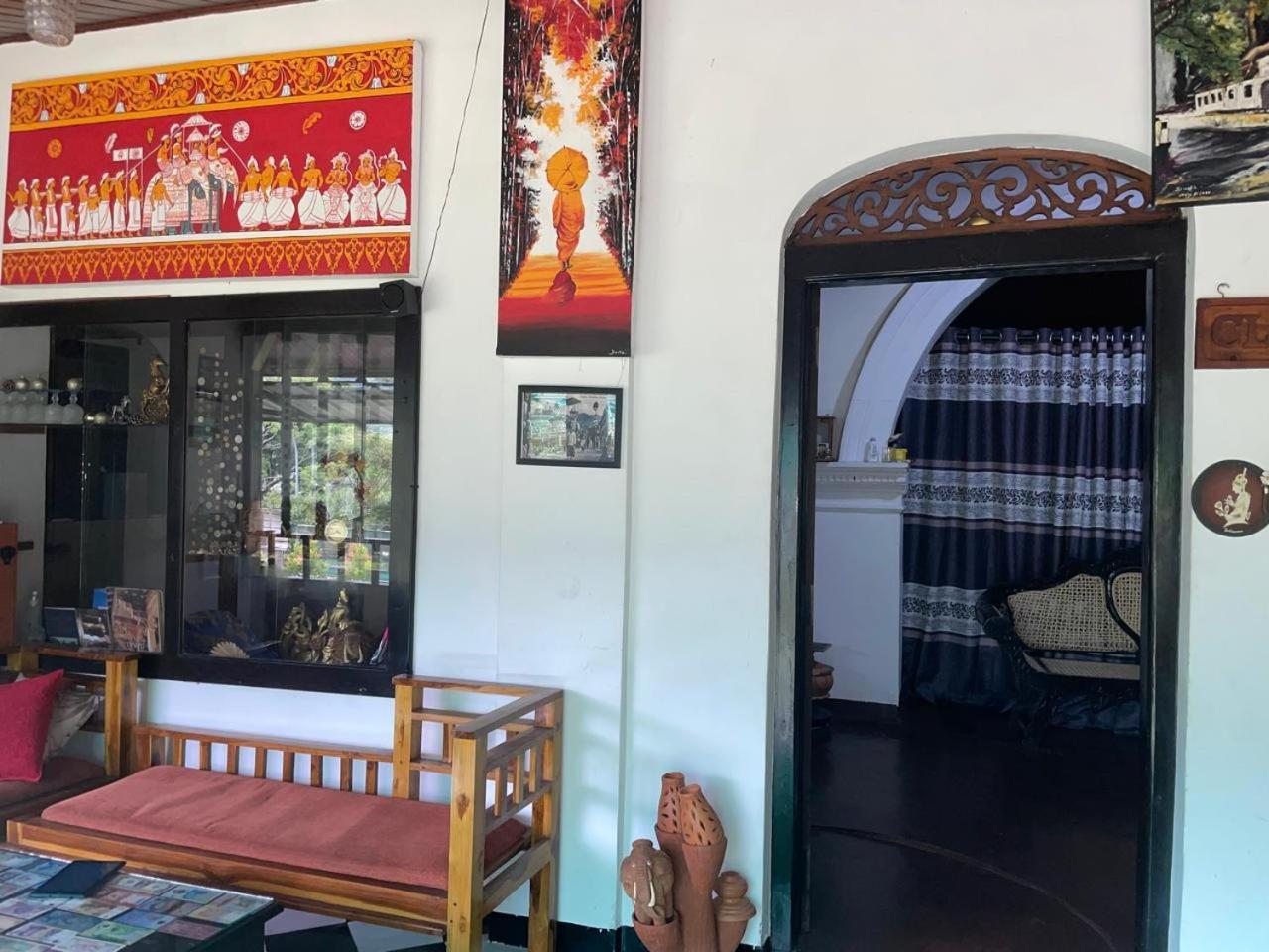 Lake Classical Guest House Kandy Bagian luar foto